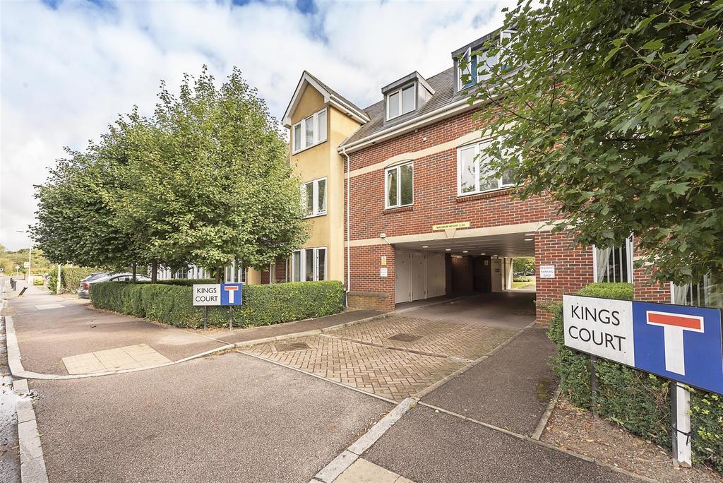 Kings Court, Southdown Road, Harpenden 2 bed flat £365,000