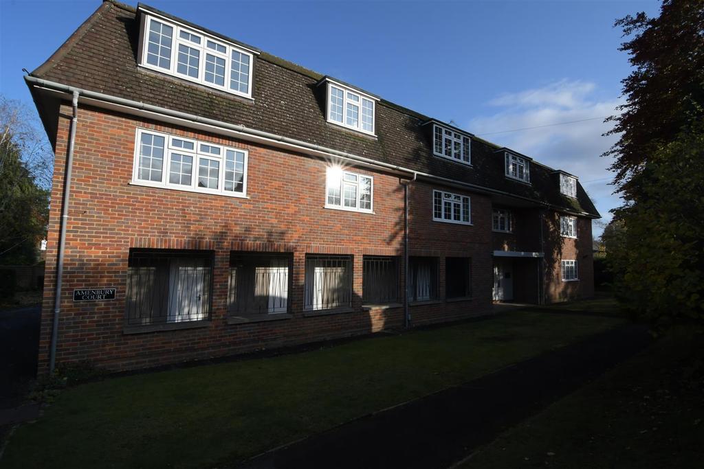 Amenbury Lane, Harpenden 3 bed flat £595,000