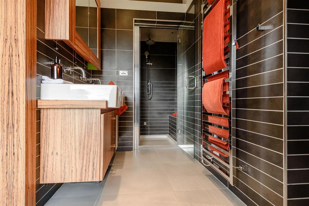 En-suite-interior26.jpg