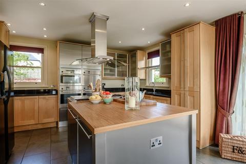Monktons The Street, Mortimer, Reading, RG7 3PE