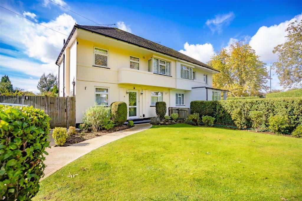 Ellenbrook Lane, Hatfield, Hertfordshire 3 bed semidetached house £