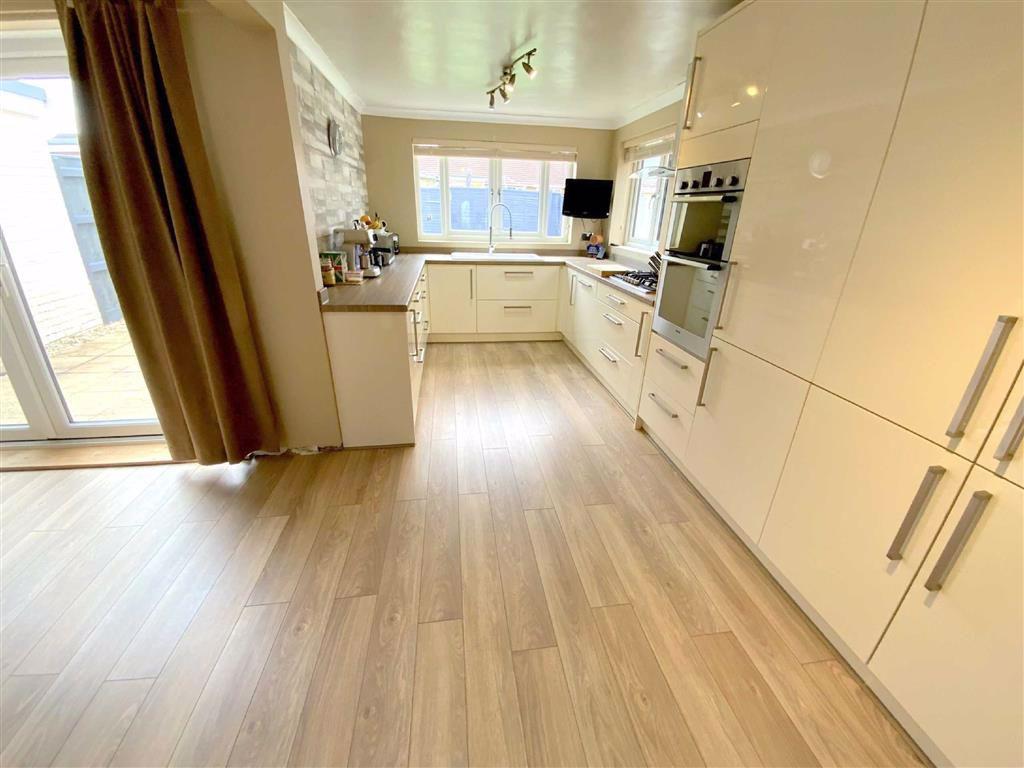 Middlethorpe Road, Cleethorpes, North East Lincolnshire 3 bed semi