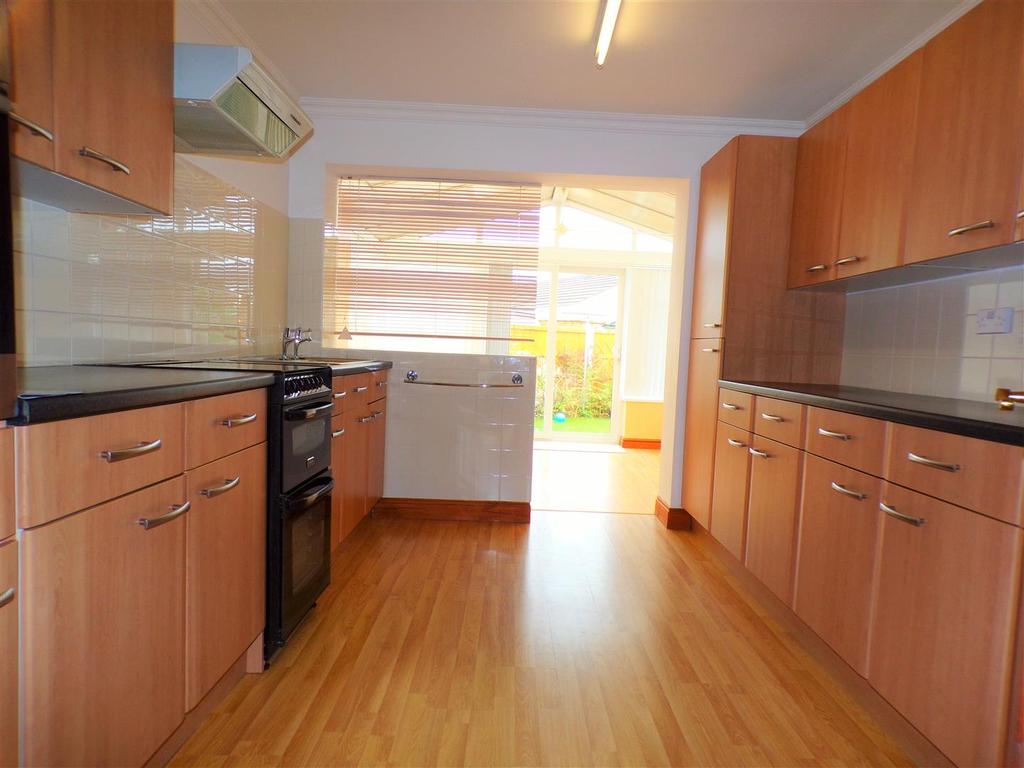 Bryn Cwnin Road, Rhyl 2 bed detached bungalow £175,000