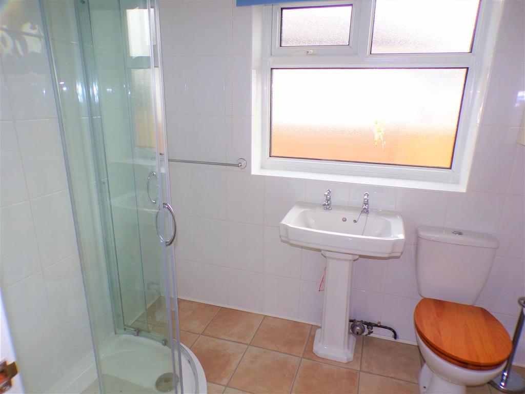 Bryn Cwnin Road, Rhyl 2 bed detached bungalow £175,000