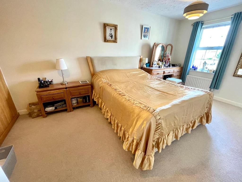 Bedroom 1.jpg