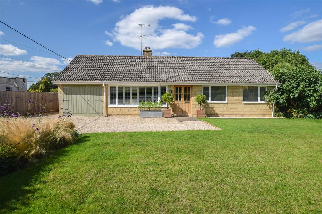 Foxley Road, Malmesbury 3 bed detached bungalow £625,000
