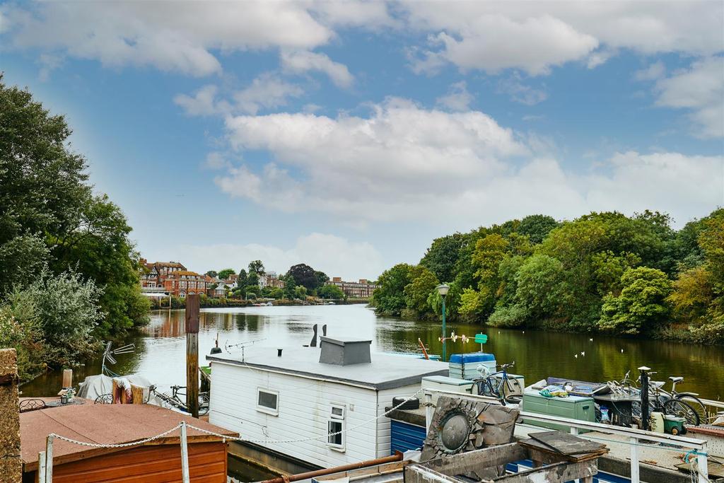 Swan Island, Twickenham, TW1 1 bed houseboat £89,950