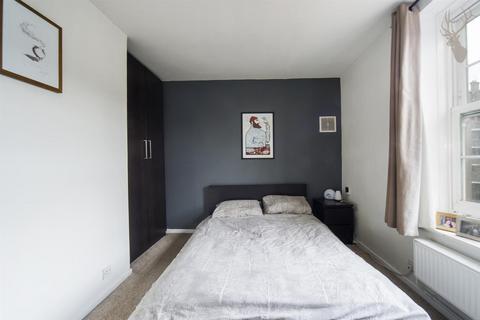 2 bedroom flat to rent, Bromley High Street, Bow E3