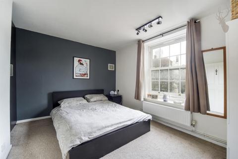 2 bedroom flat to rent, Bromley High Street, Bow E3