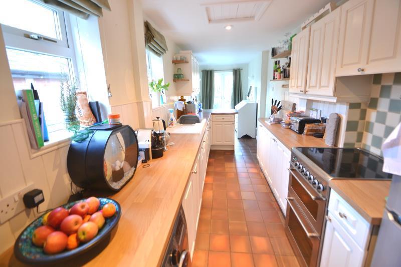 Test Road, Whitchurch, RG28 7LP 3 bed end of terrace house £1,250 pcm