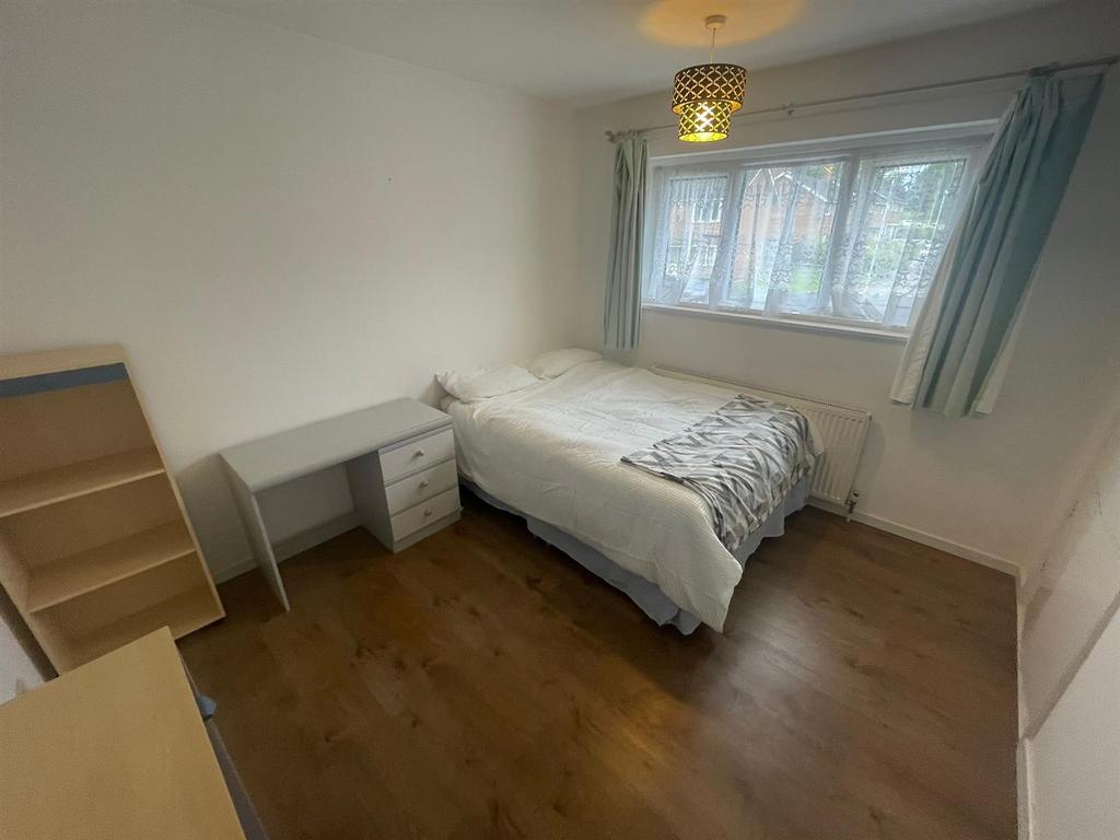 Bed3.jpg