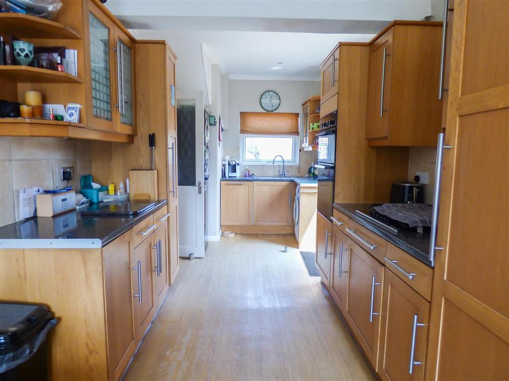 Kitchen/ dining room