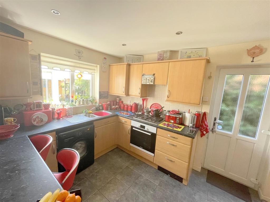 Herbert Thomas Way, Birchgrove, Swansea 3 bed detached house £279,950