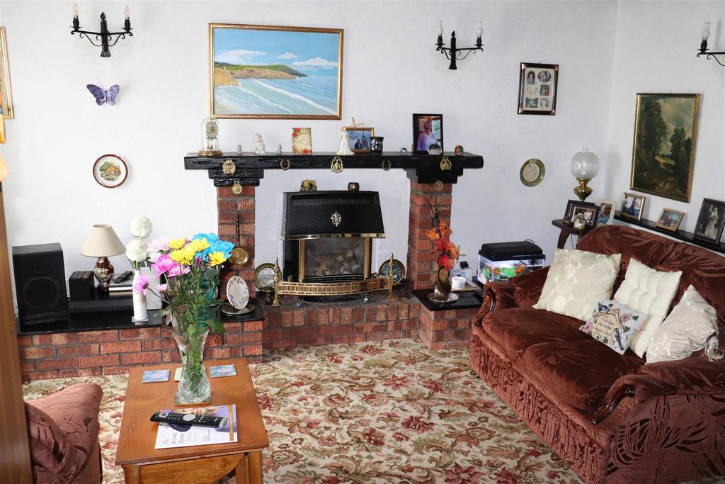 Honiton Way, Aldridge 3 bed semidetached house £259,950