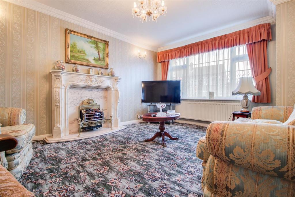 Penton Drive, Cheshunt 3 bed semidetached house £450,000