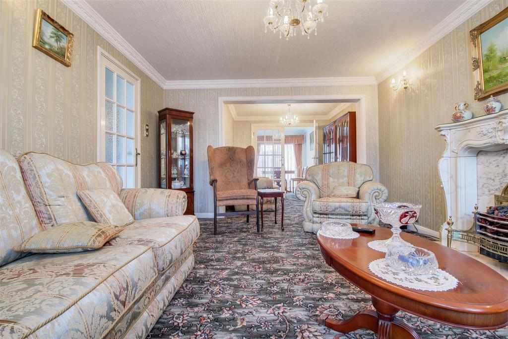 Penton Drive, Cheshunt 3 bed semidetached house £450,000