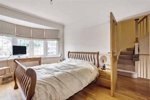 139 Cat Hill, Barnet, EN4 8HR
