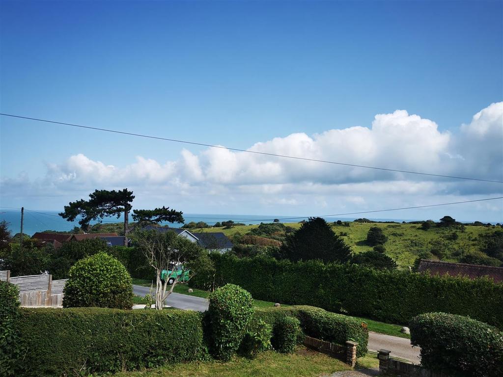St. Margarets Bay, Dover 3 bed detached bungalow £1,495 pcm (£345 pw)