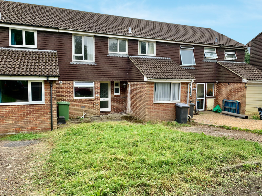 Badger Farm, Winchester 5 bed terraced house £385,000