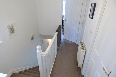 3 bedroom semi-detached house for sale - Keighley Close, Illingworth, Halifax, HX2 9DG