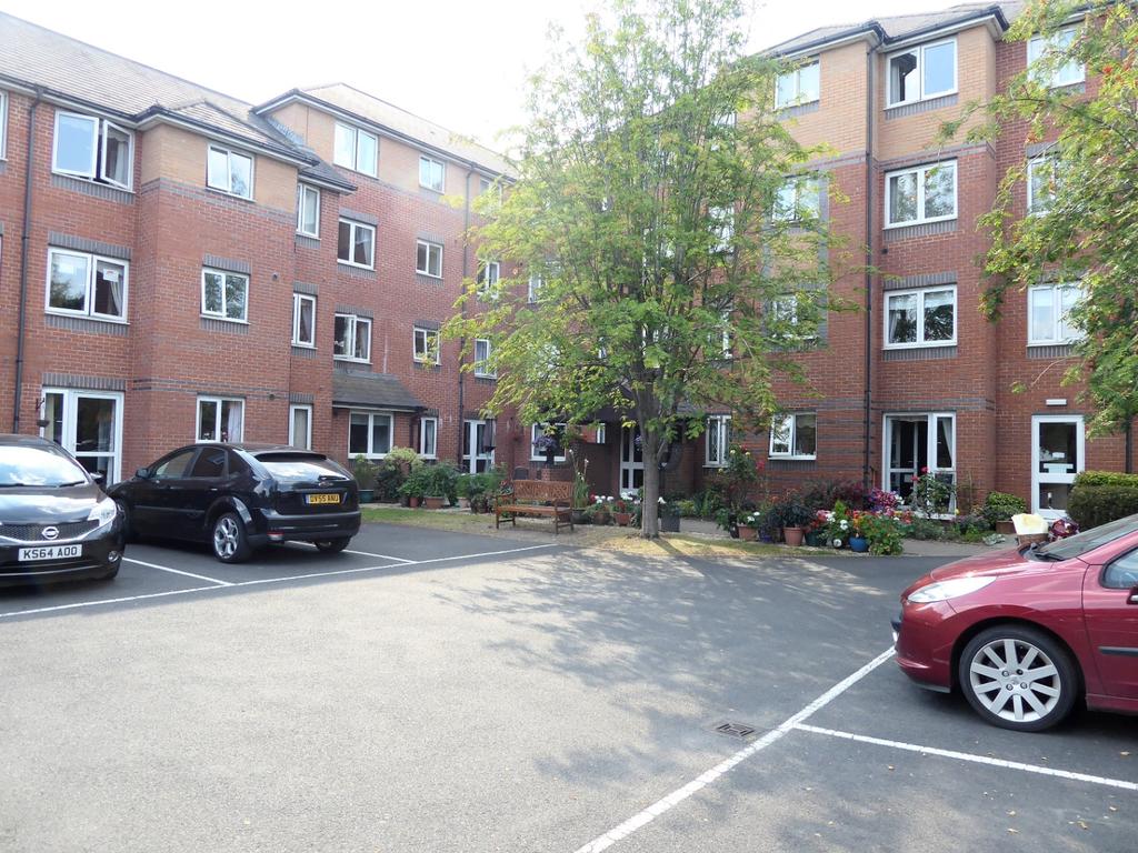 Spencer Court, Banbury 1 bed apartment £109,000