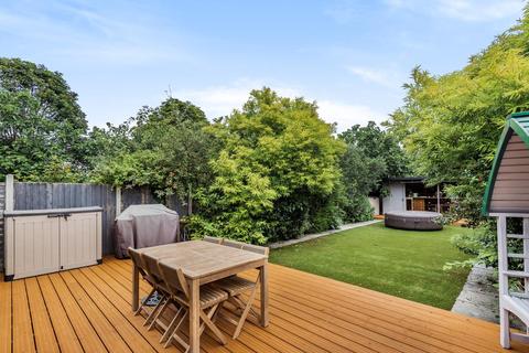 3 Guibal Road, London, SE12 9LY