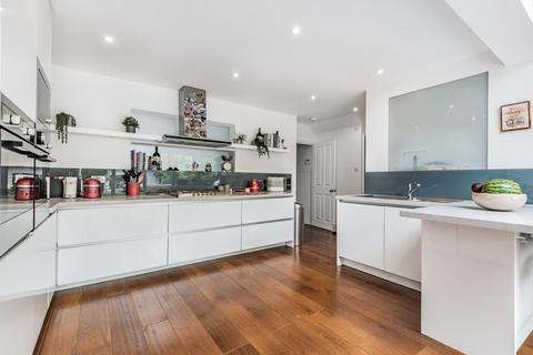 3 Guibal Road, London, SE12 9LY