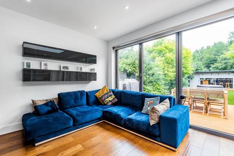 3 Guibal Road, London, SE12 9LY