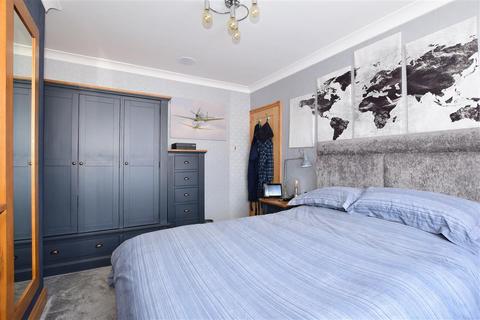 103 Lancelot Avenue, Strood, Rochester, ME2 2YX