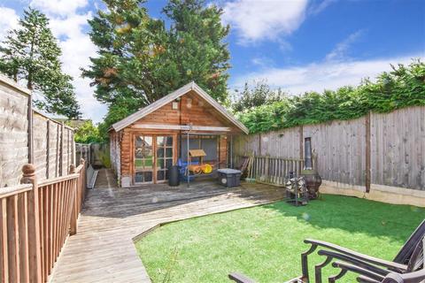 103 Lancelot Avenue, Strood, Rochester, ME2 2YX