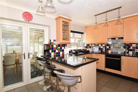 103 Lancelot Avenue, Strood, Rochester, ME2 2YX