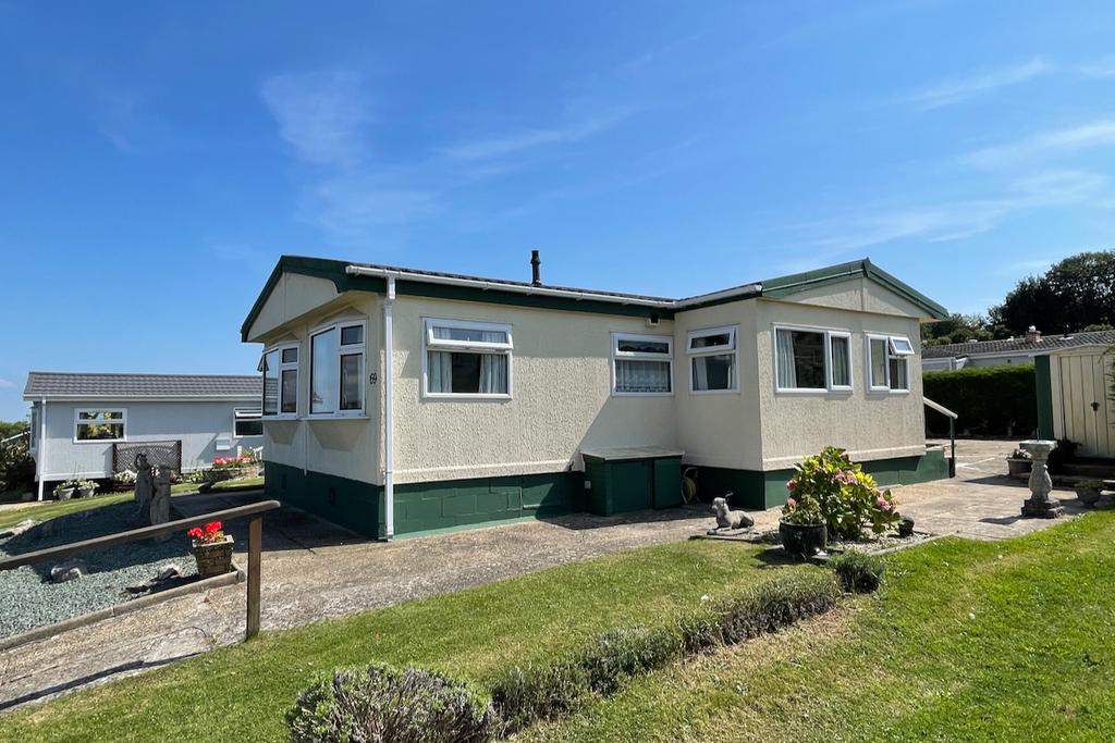 HOBURNE PARK, SWANAGE 2 bed detached bungalow £259,950
