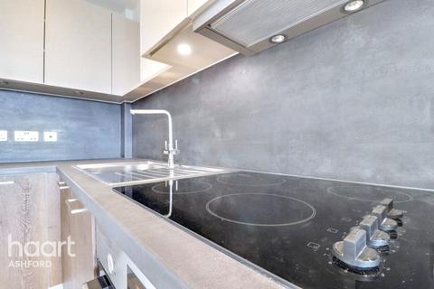 Studio to rent, George Street, Ashford