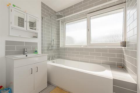 5 Carlyle Close, West Molesey, KT8 1SX