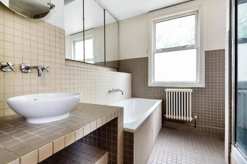 32 Avarn Road, London, SW17 9HA