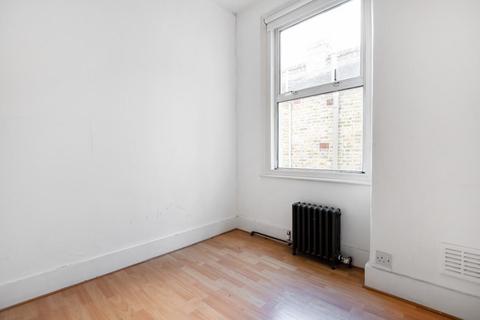 32 Avarn Road, London, SW17 9HA