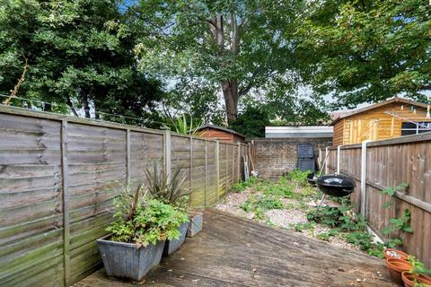 32 Avarn Road, London, SW17 9HA