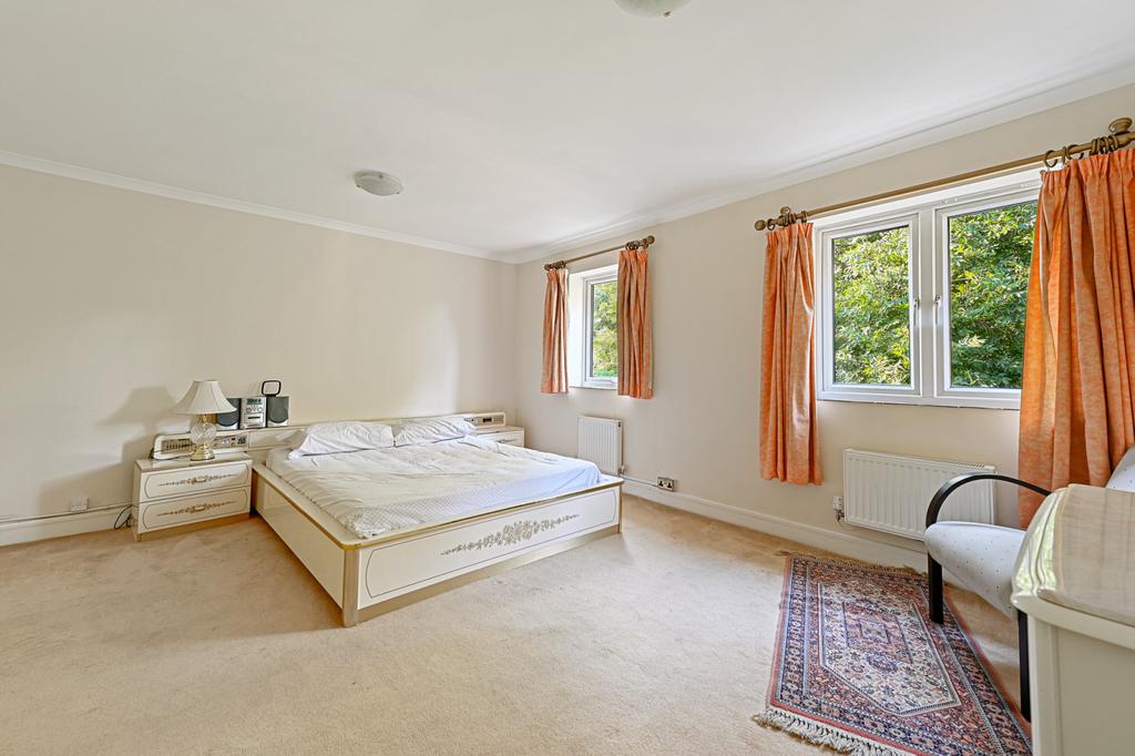 4 Bedroom Townhouse   Brondesbury Park