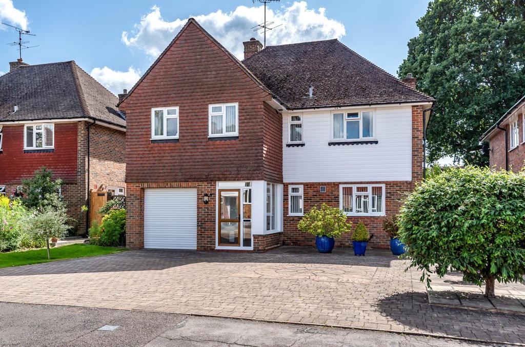 Collingwood Road, Horsham, West Sussex, RH12 4 bed detached house £