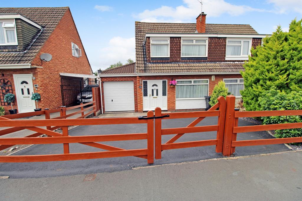 Lacey Road, Stockwood, Bristol, BS14 8LS 3 bed semidetached house £