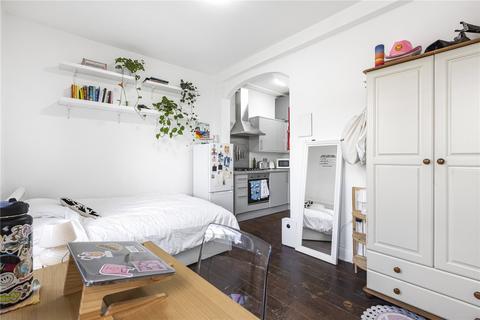 Studio to rent, Teesdale Close, Cambridge Heath, London, E2