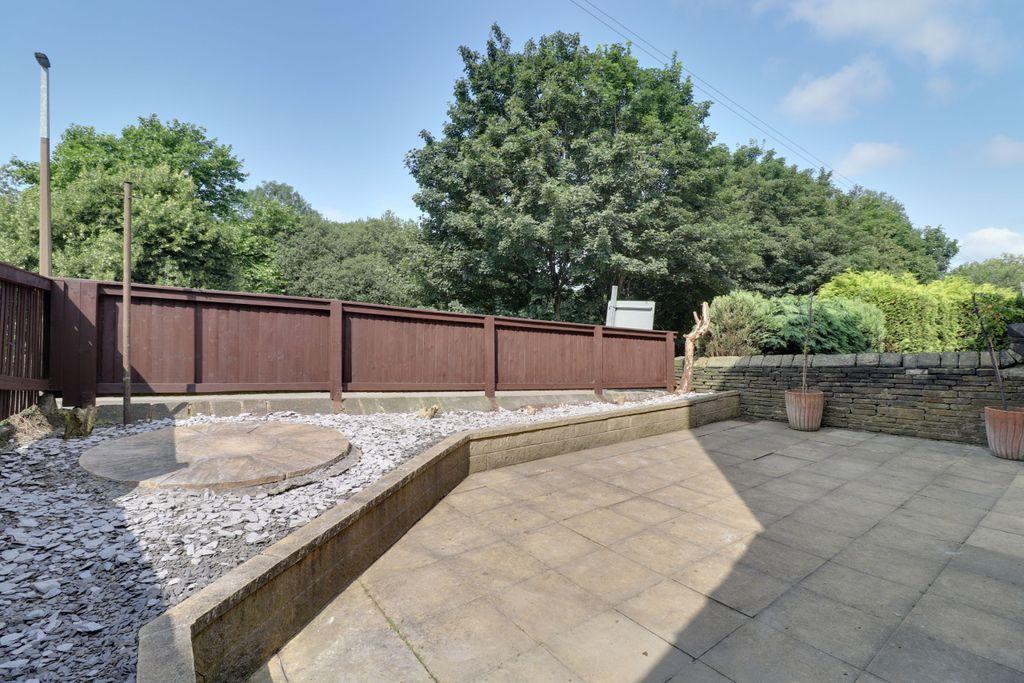 Meltham Road, Netherton, Huddersfield HD4 7HJ 3 bed semidetached house