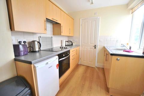4 bedroom terraced house to rent - Cardigan Road, Reading