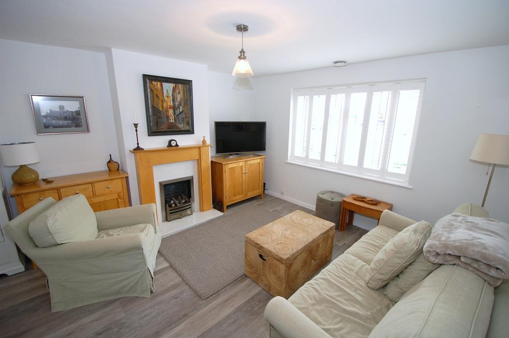 Green Lane, Bagshot 3 bed semidetached house for sale £475,000