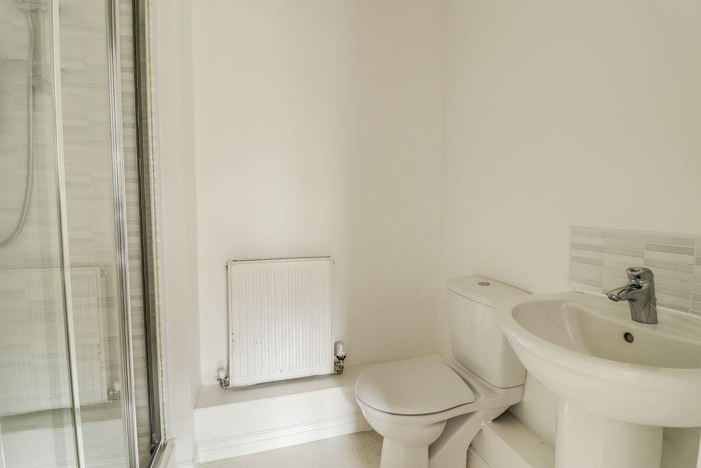Ensuite to Bed 1