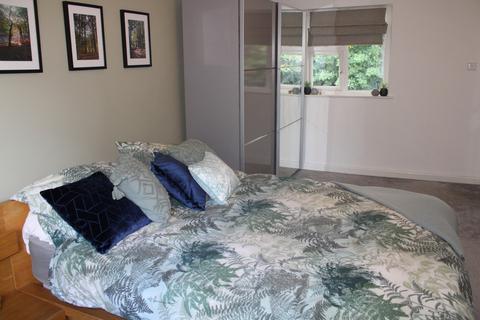 8 Glen View, Royton, Oldham, OL2 5RG