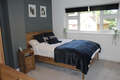 8 Glen View, Royton, Oldham, OL2 5RG