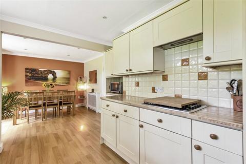 4 Yewens, Chiddingfold, Godalming, GU8 4SD