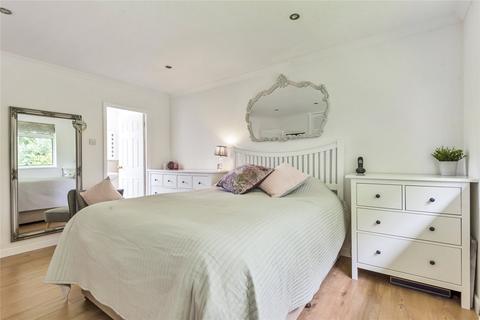 4 Yewens, Chiddingfold, Godalming, GU8 4SD