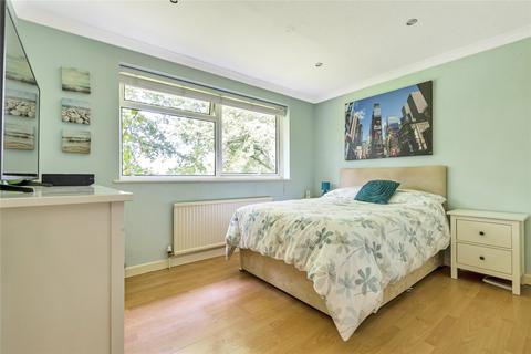 4 Yewens, Chiddingfold, Godalming, GU8 4SD
